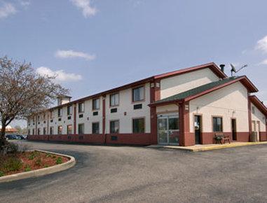 Super 8 By Wyndham Crystal Lake Exteriör bild